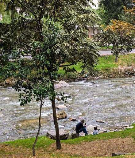 Río Tomebamba desde el Paseo 3 de Noviembre